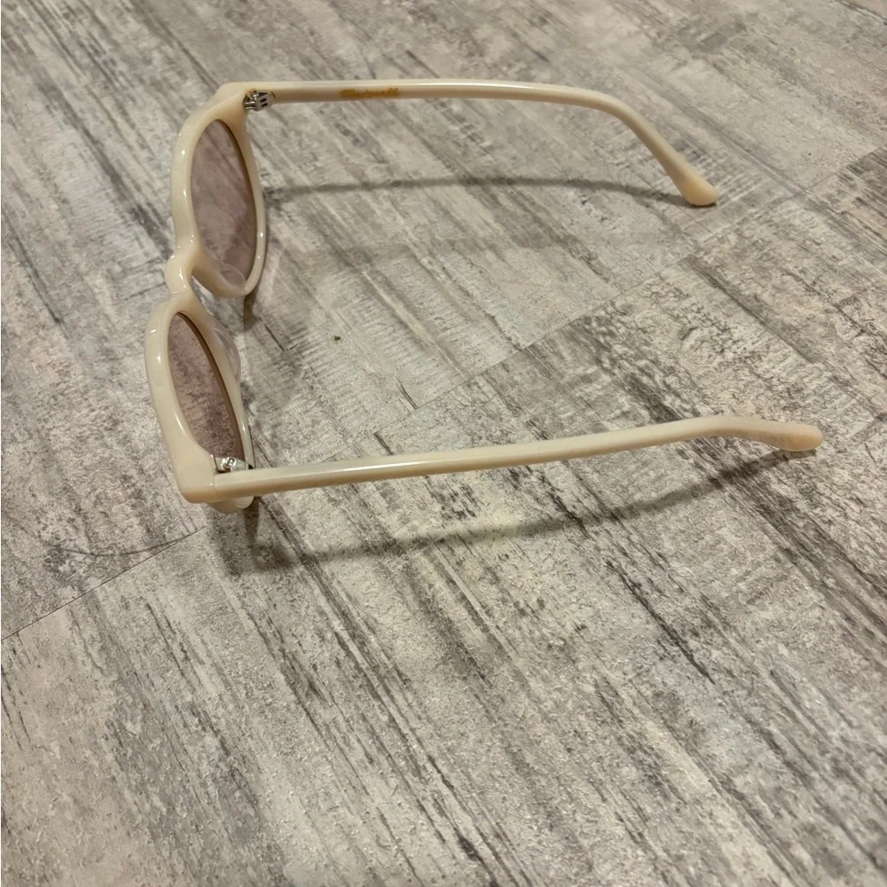 Madewell Light Pink / Cream Plastic Round Sun Glasses - Picture 4 of 5